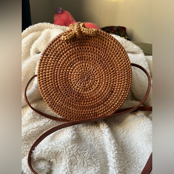 Round Ratan Bag - Picture 4 of 5